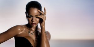 Rihanna wearing the RIHANNA ÔÖÑ CHOPARD Joaillerie collection