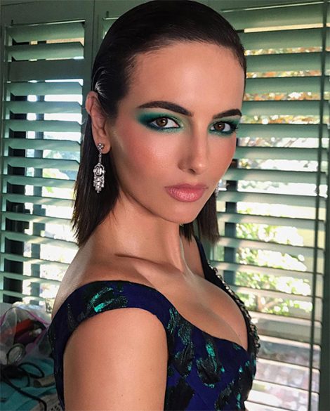 كاميليا بيل مكياج من توقيع شانيل