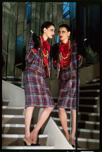 04_Fall-Winter-1983-84-Ready-to-Wear-ad-campaign--©CHANEL---HELMUT-NEWTON_HD