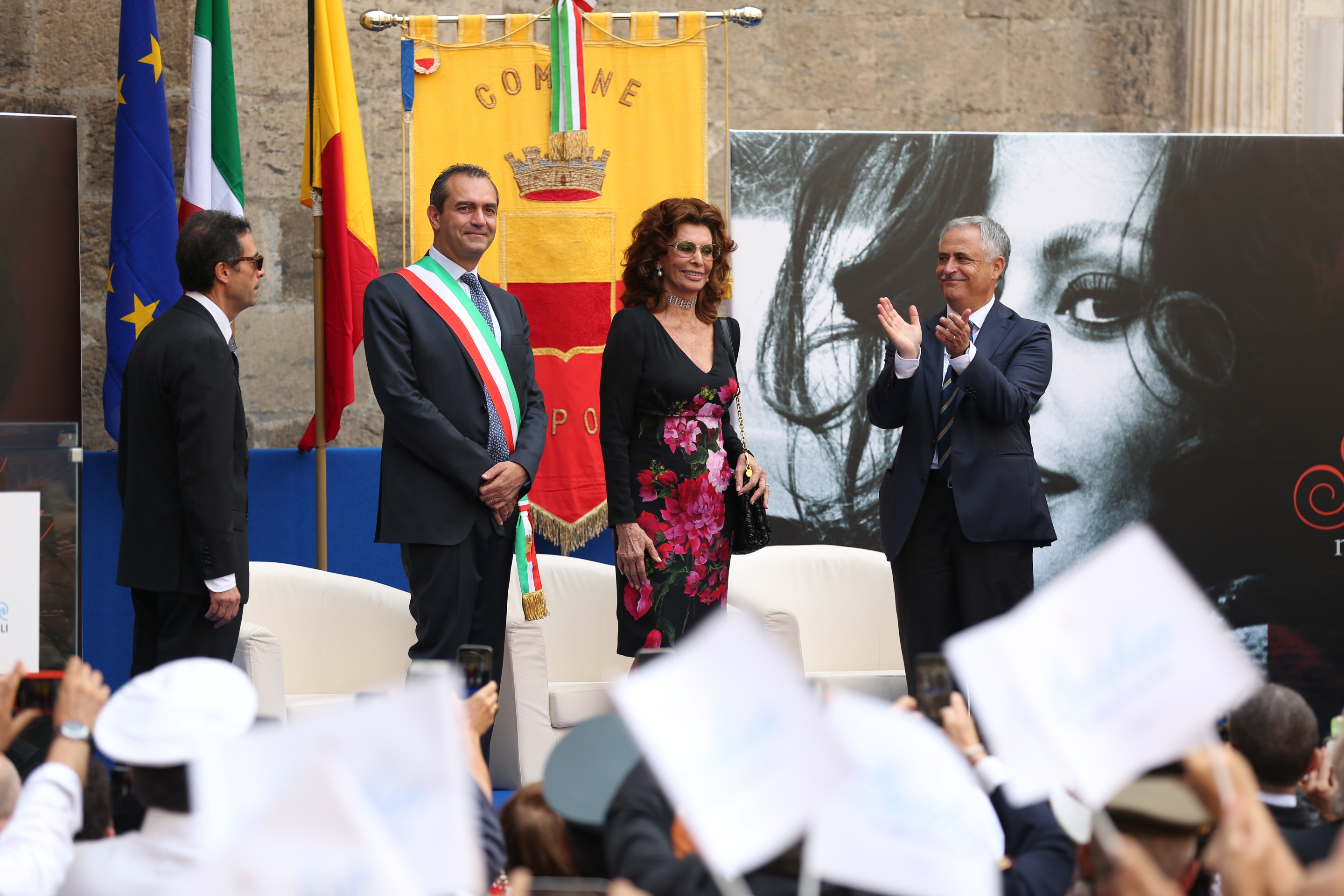Sophia Loren_honorary citizen of Naples. (1)