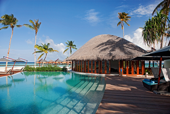halaveli-maldives-pool-view-1