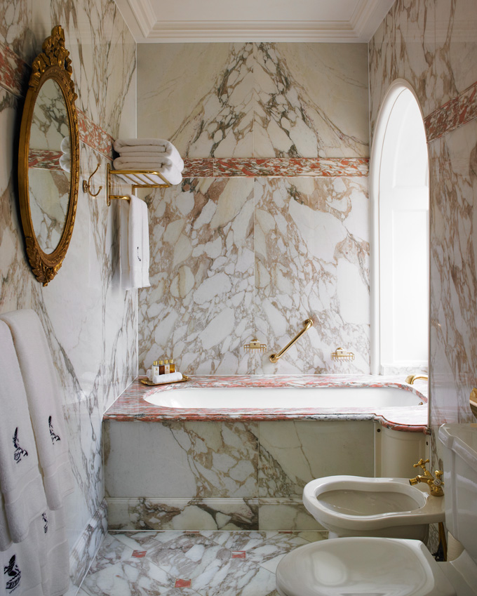 Hi_LW0420_56866183_Royal_Suite_-_Bathroom