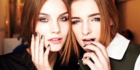 apply makeup hands beauty tip