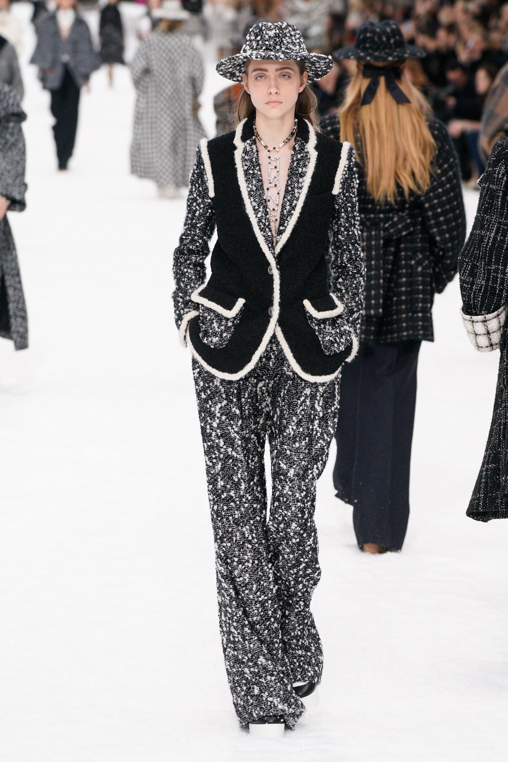niemand Pardon Reusachtig Chanel at Paris Fashion Week 2019: Inside Karl Lagerfeld's Chalet Inspired  Final Collection - A&E Magazine