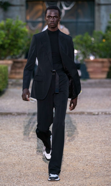 Givenchy Men SS20: Inside Clare Waight Keller's First Solo Menswear  Collection for the Fashion House - A&E Magazine