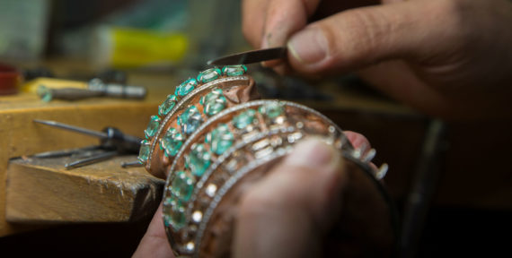 For its latest collection, Akillis has created an exuberant collection drawing on precious gemstones gathered from all over the world.