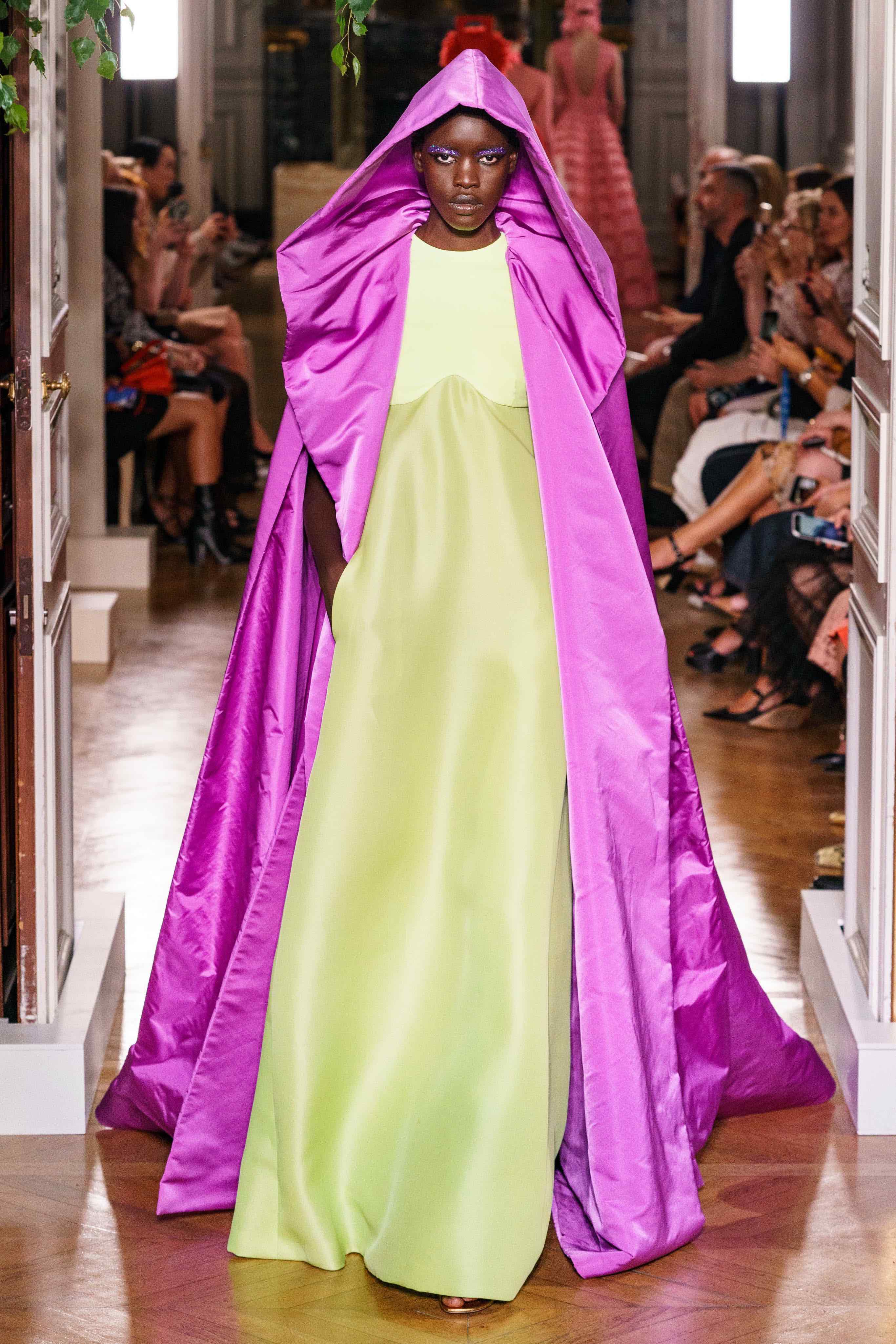 At søge tilflugt Juice Isolere Pierpaolo Piccioli's Autumn/Winter 2019 Haute Couture Collection for  Valentino Proves Once Again he is the Master of Couture - A&E Magazine
