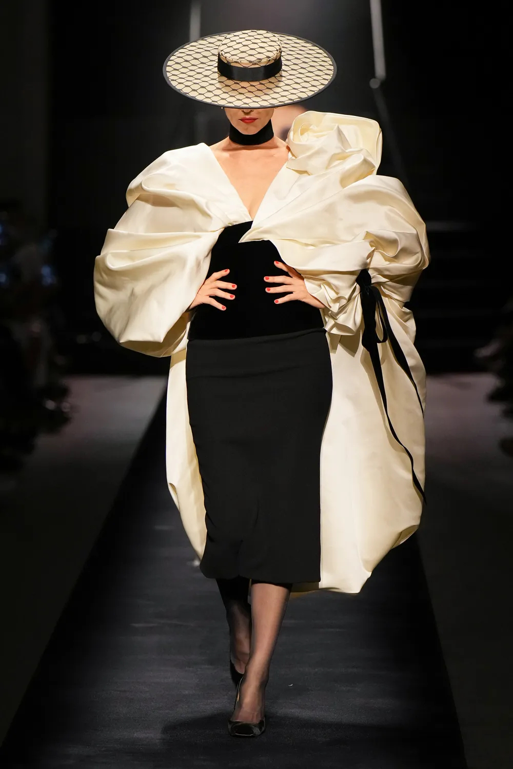 Schiaparelli Fall/Winter 2022 Haute Couture - A&E Magazine