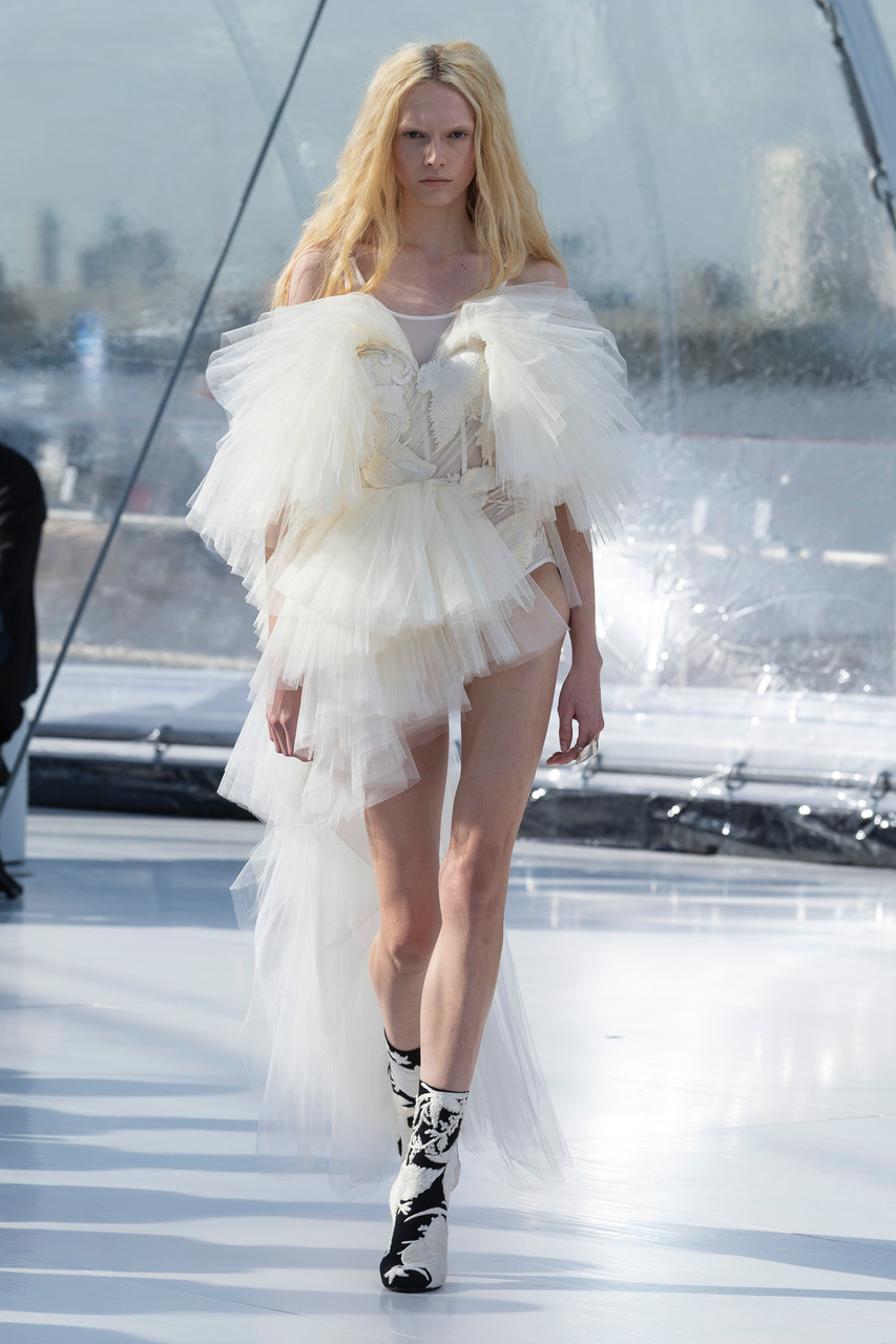 Alexander McQueen Spring 2022 Ready-to-Wear Fashion Show