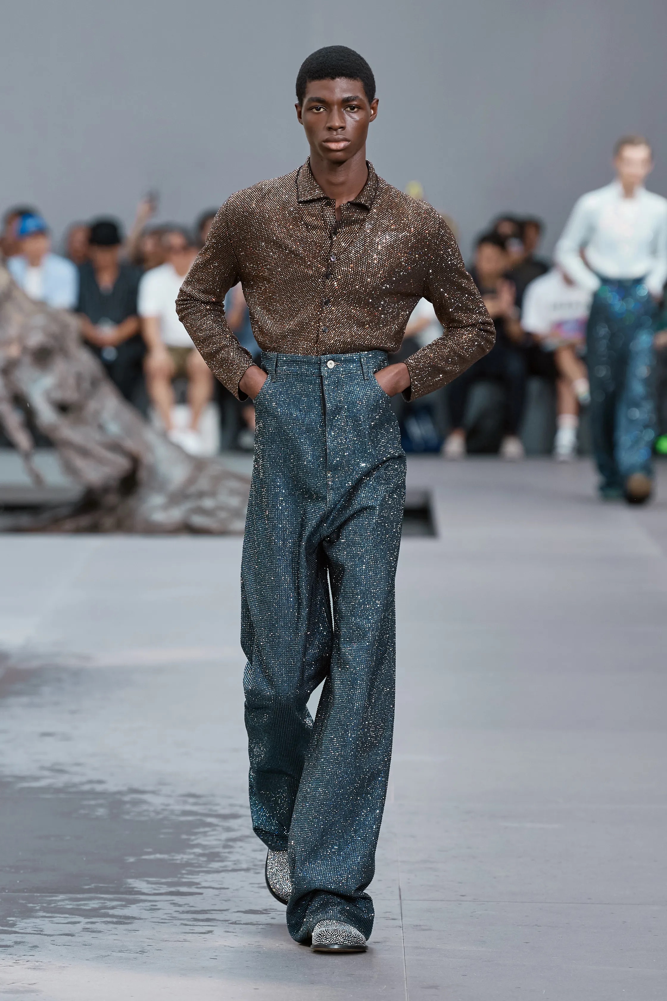 Loewe Brought Sparkles, High-Waisted Jeans And Leather Full Body Outfits to  Paris Men's Fashion Week - A&E Magazine
